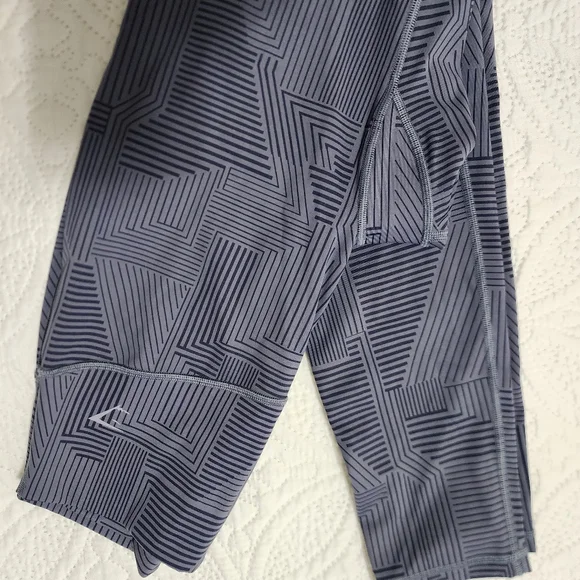 Gymshark ☆ Geometric Patterned Gray/Blue Women's Leggings. NWOT - Picture 5 of 6
